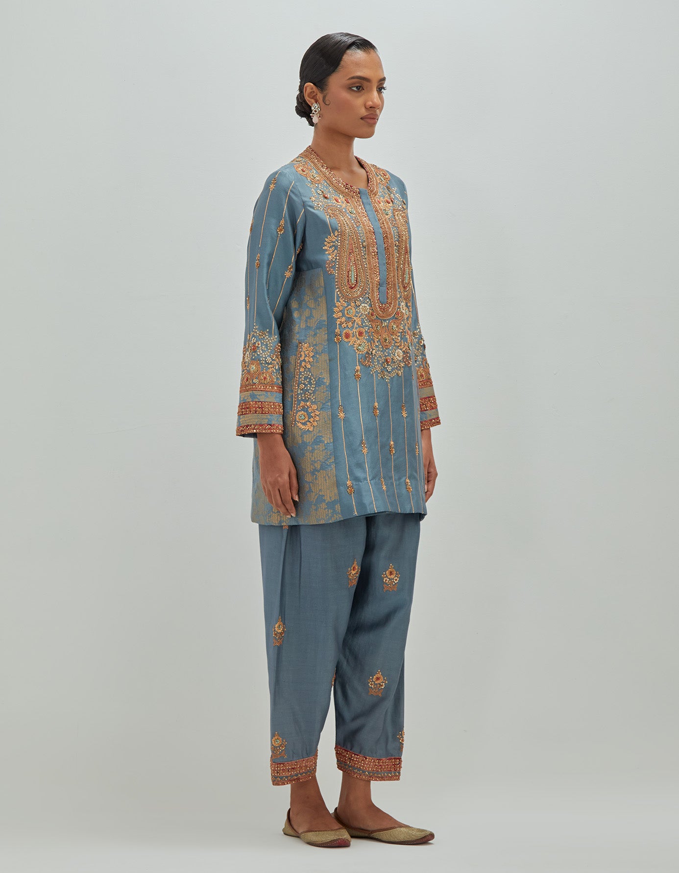 Brocade Side Panelled Phiran Set