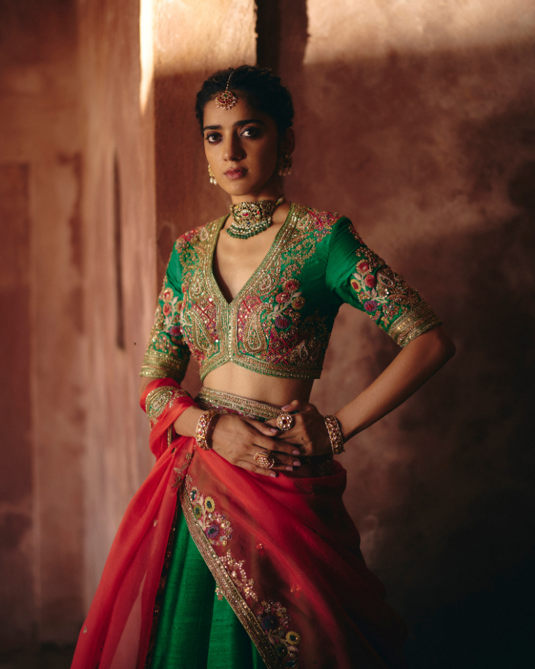 Gulrez 16 Kali Booti Lehenga With Organza Dupatta