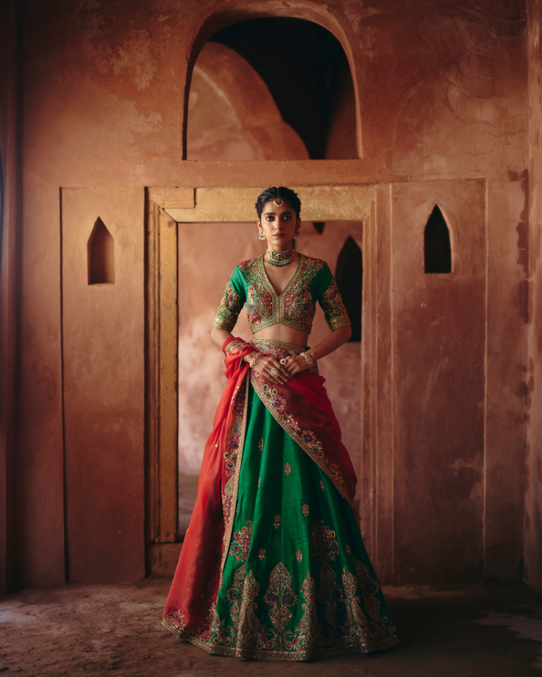 Gulrez 16 Kali Booti Lehenga With Organza Dupatta