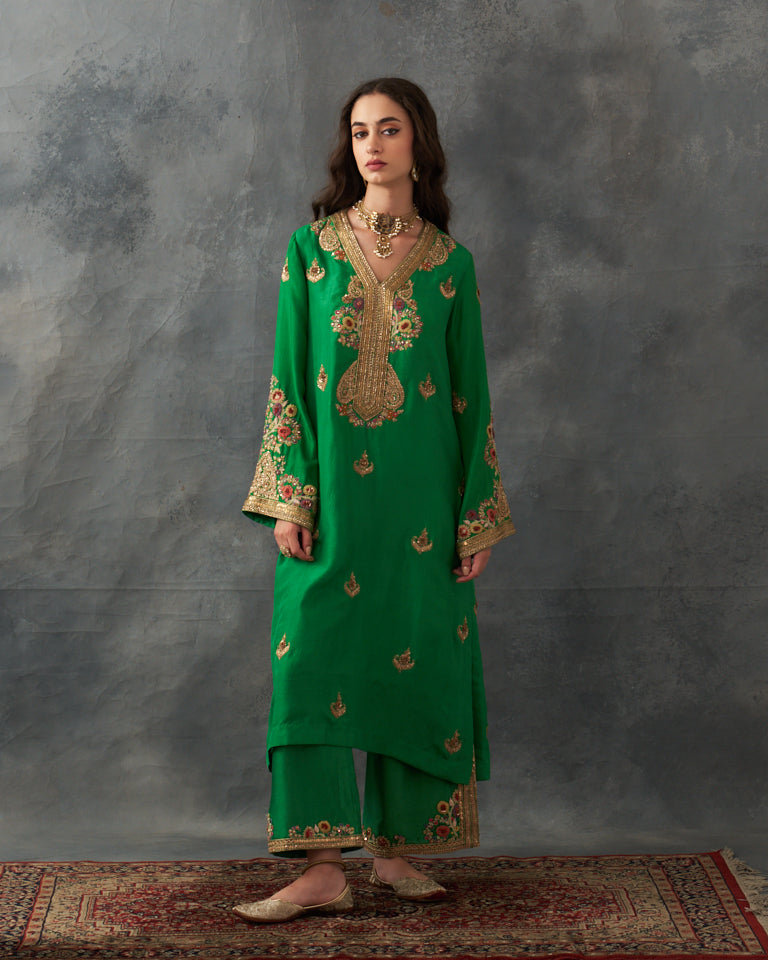 Gulrez Knee Length Kurta Set With Emboidered Pants