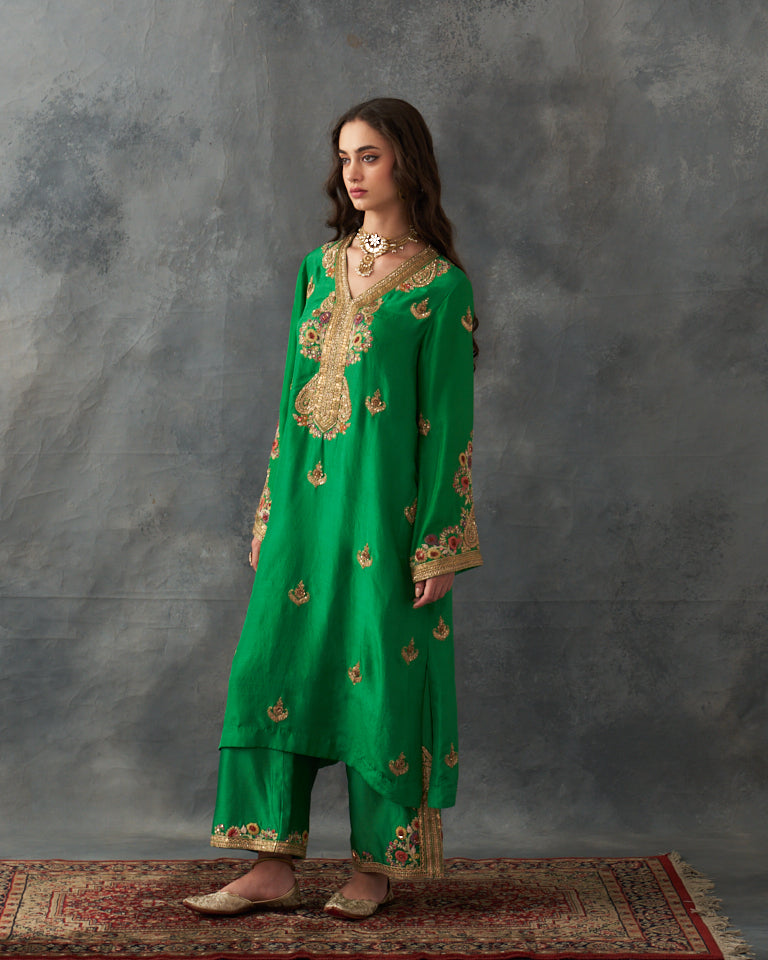 Gulrez Knee Length Kurta Set With Emboidered Pants