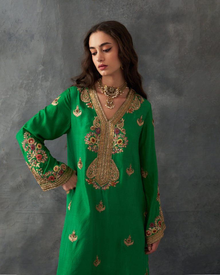 Gulrez Knee Length Kurta Set With Emboidered Pants