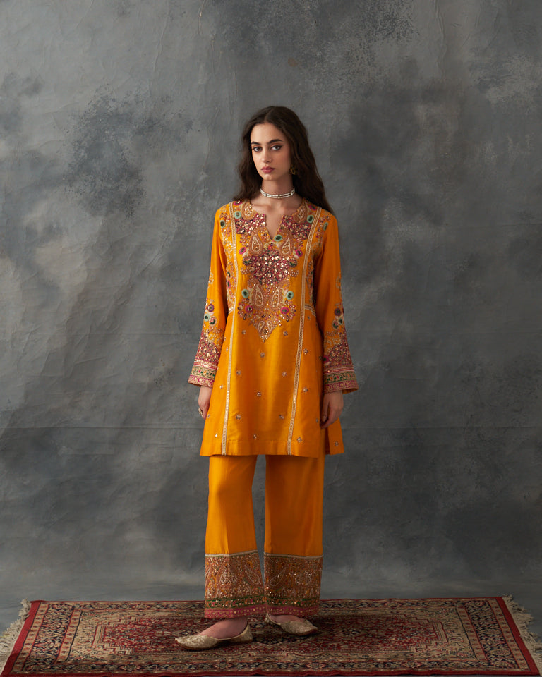 Gulrez Short Kurti With Straight Cut Pants