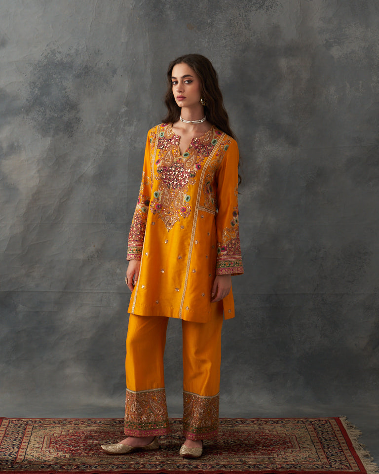 Gulrez Short Kurti With Straight Cut Pants