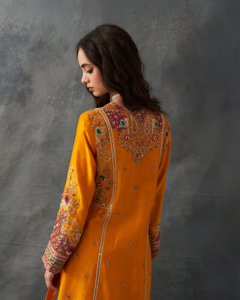 Gulrez Short Kurti With Straight Cut Pants