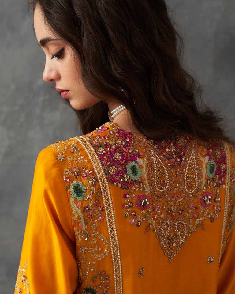 Gulrez Short Kurti With Straight Cut Pants