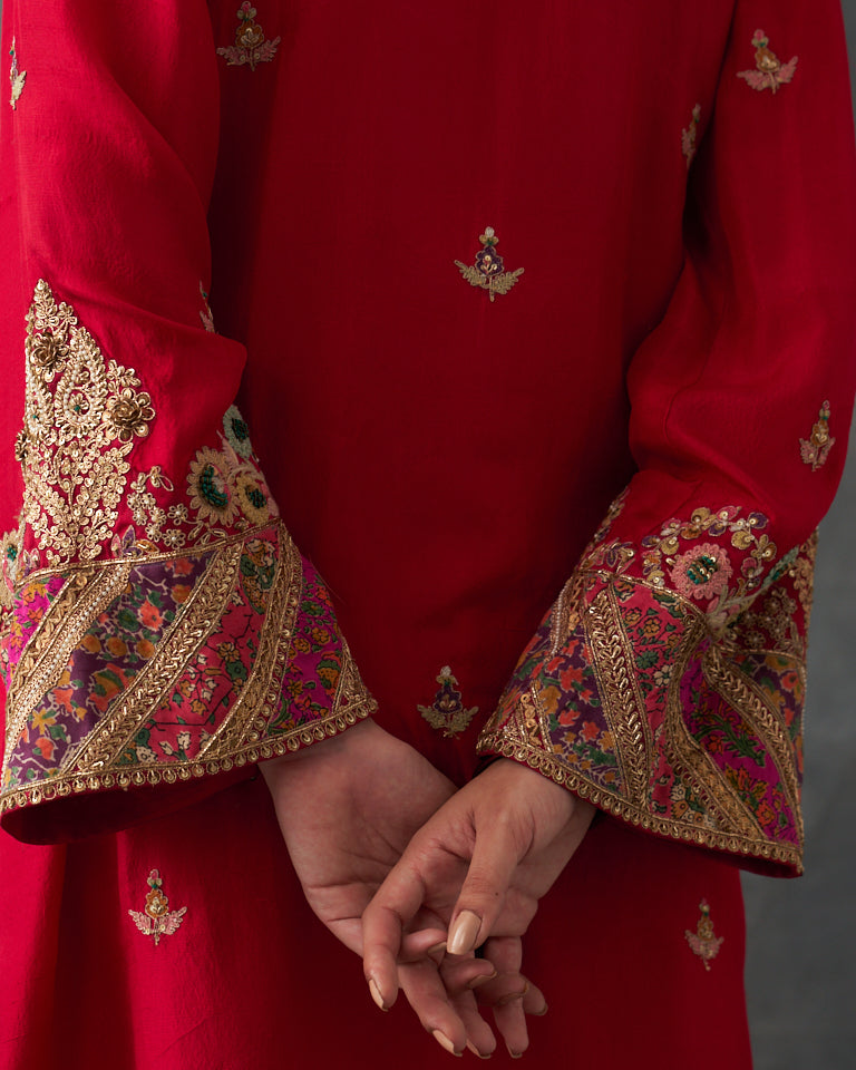 Gulrez Floral Booti Kurta Set