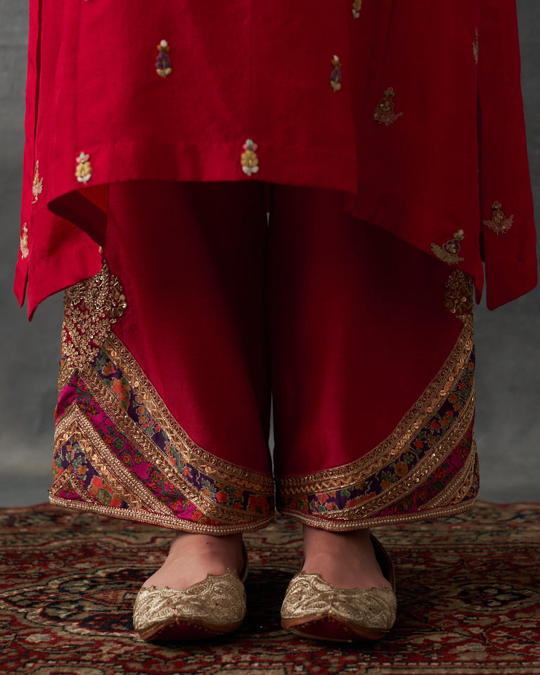 Gulrez Floral Booti Kurta Set