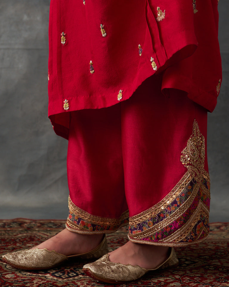 Gulrez Floral Booti Kurta Set