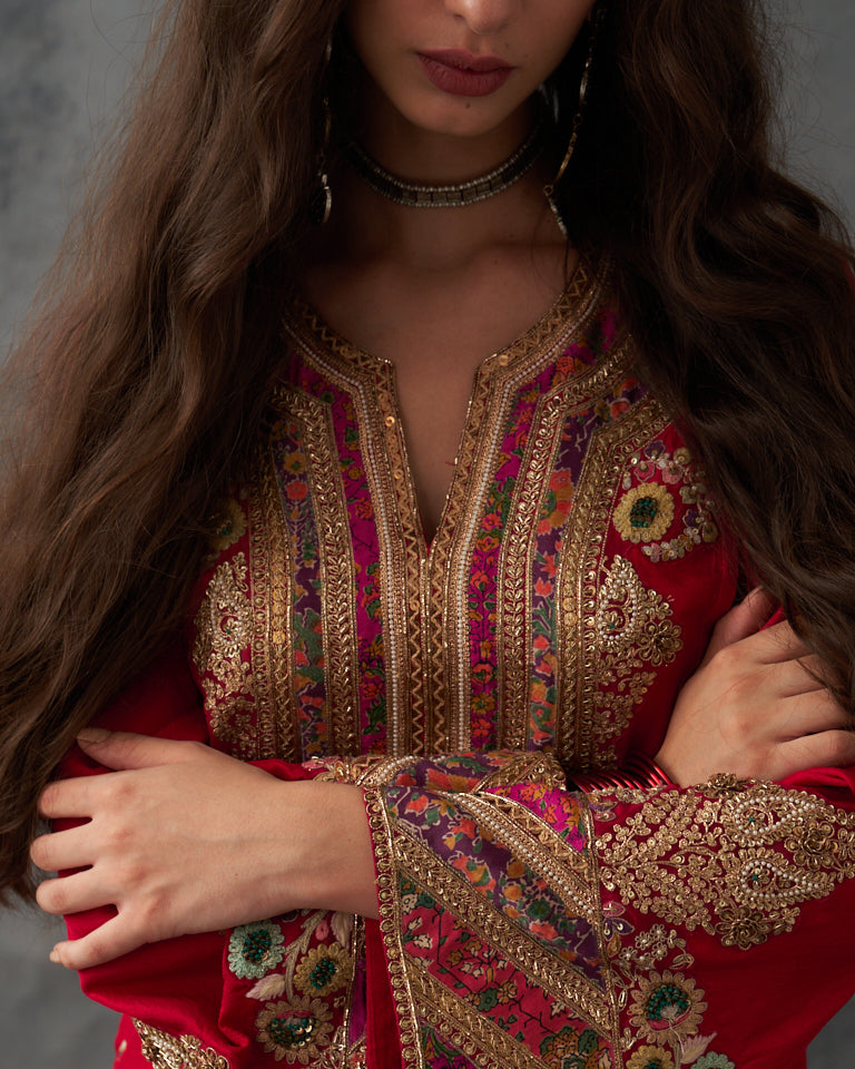 Gulrez Floral Booti Kurta Set